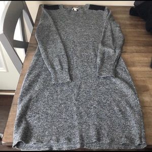 Sweater dress with black shoulder patches